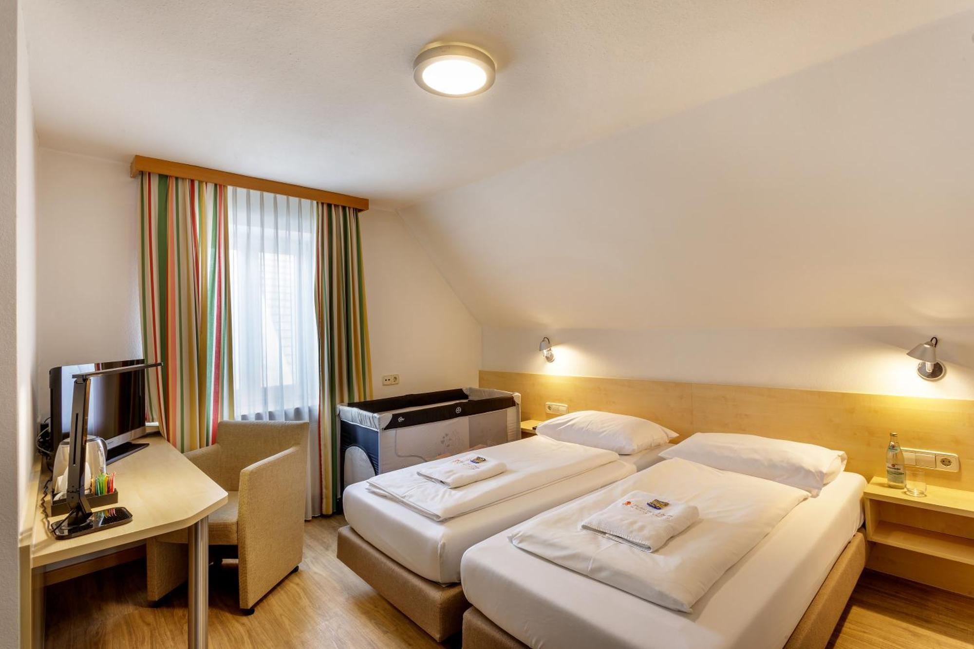 Hotel Zum Loewen ไวเซนฮอร์น ภายนอก รูปภาพ