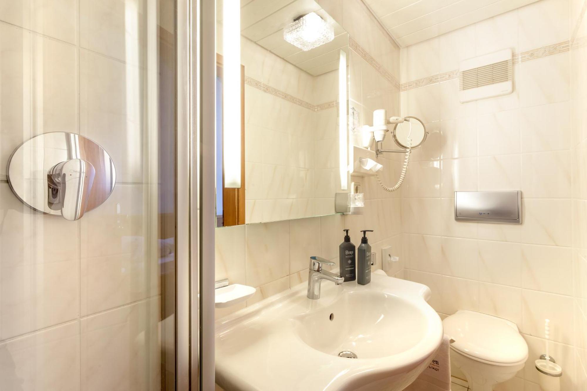 Hotel Zum Loewen ไวเซนฮอร์น ภายนอก รูปภาพ