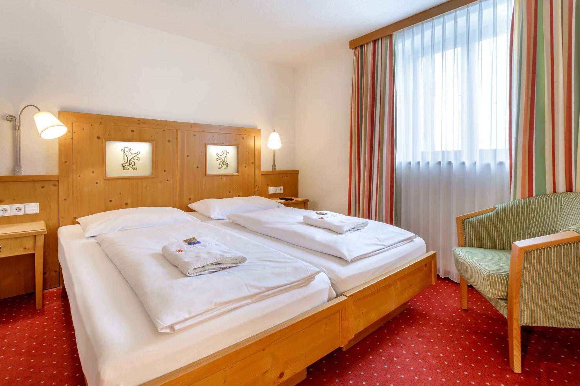 Hotel Zum Loewen ไวเซนฮอร์น ภายนอก รูปภาพ