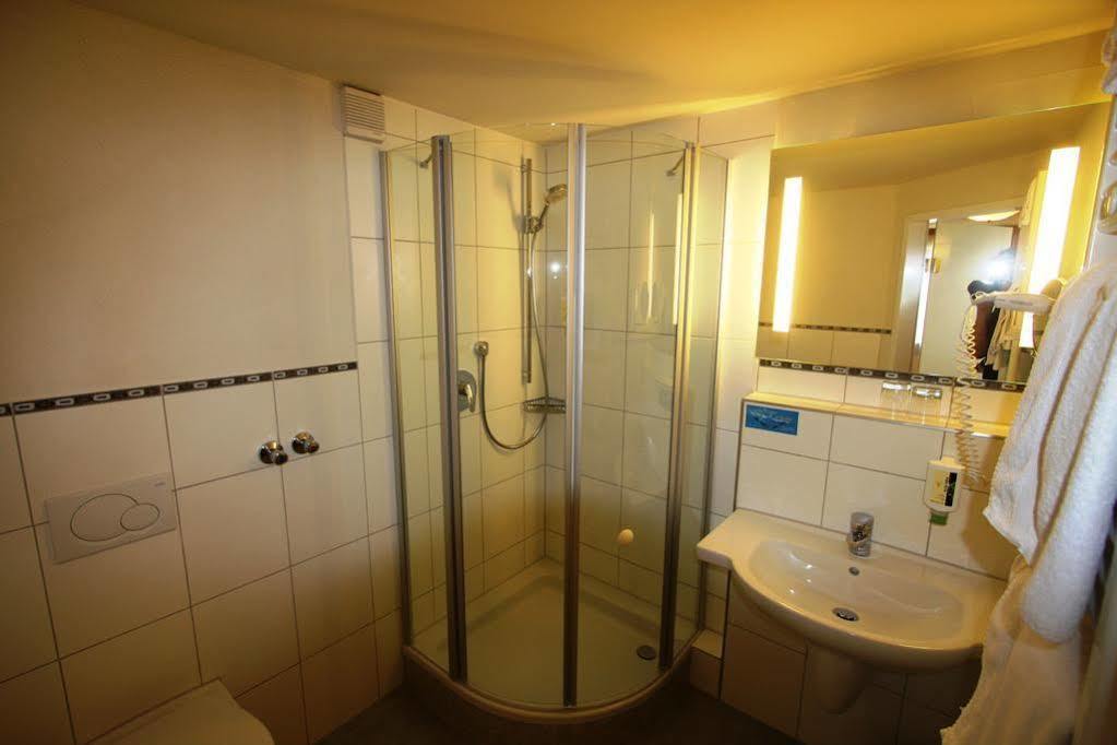 Hotel Zum Loewen ไวเซนฮอร์น ภายนอก รูปภาพ